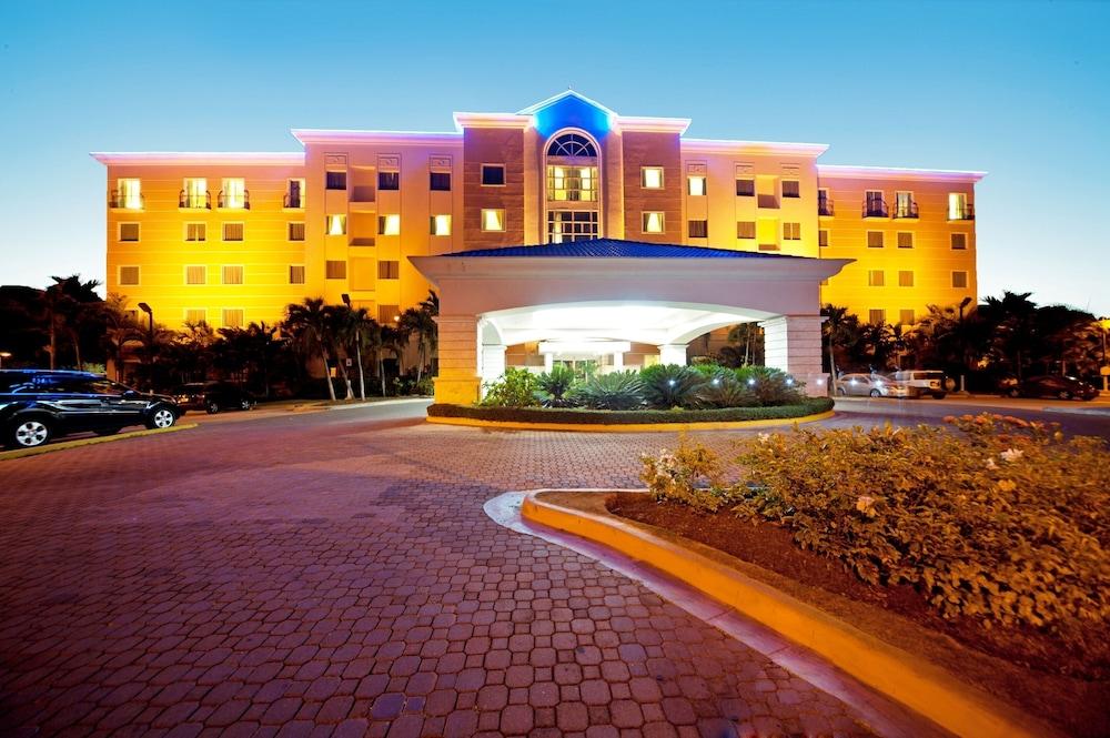 Hodelpa Garden Court Hotel Santiago De Los Caballeros Bagian luar foto